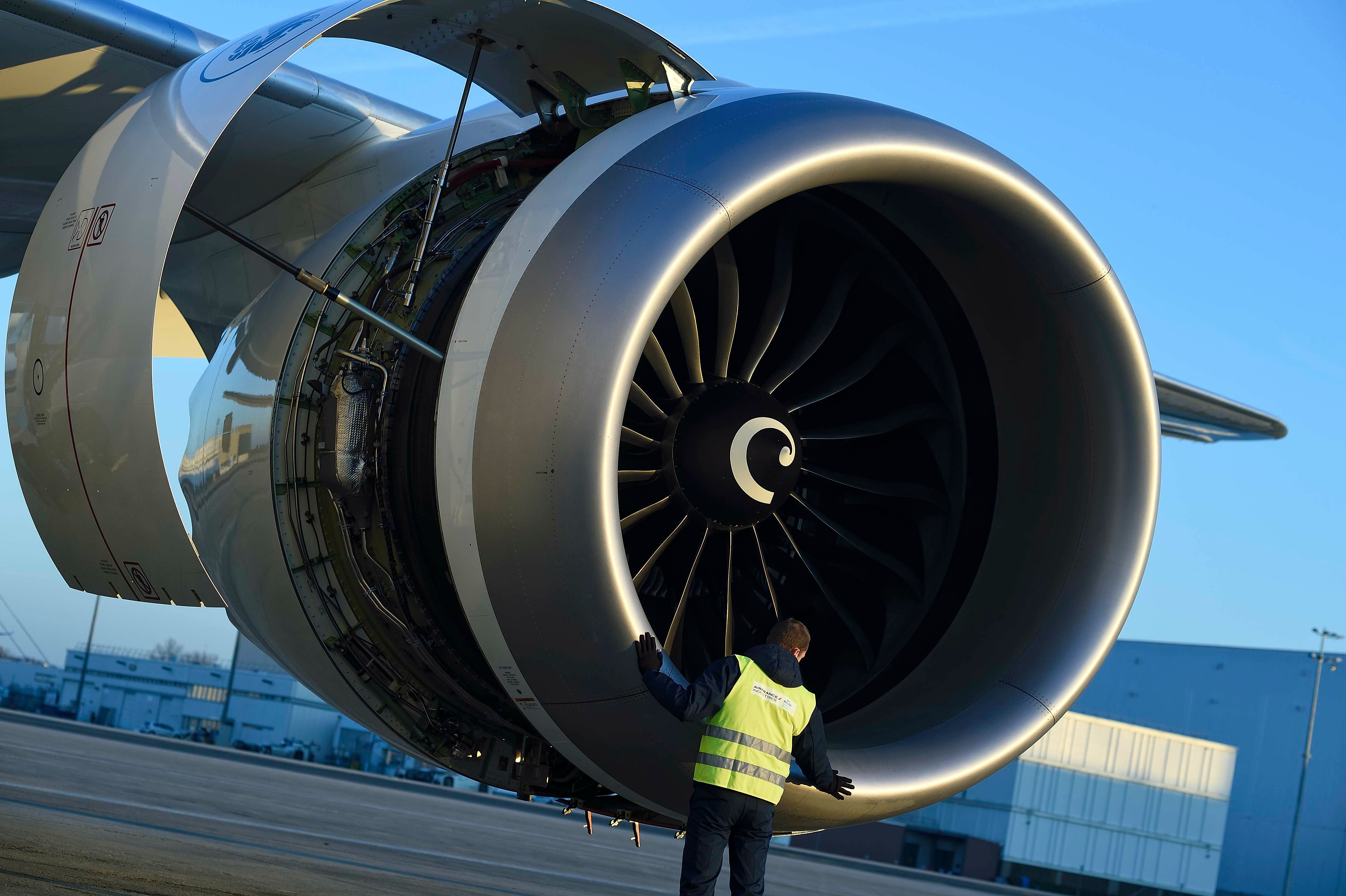 'Air France &  KLM Engineering & Maintenance group'  and  'Triumph Group'  form  a  joint venture to  overhaul  nacelles  for next generation aircrafts.